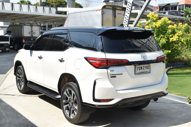 Toyota Fortuner 2021 2.8 LEGENDER 2WD AT Utility-car ดีเซล ไม่ติดแก๊ส เกียร์อัตโนมัติ ขาว รูปที่ 3