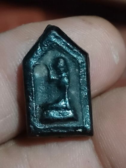 นางกวักเนื้อผงคลุกรักพิมพ์ห้าเหลี่ยมเล็กหลวงพ่อจงวัดหน้าต่างนอกอยุธยา