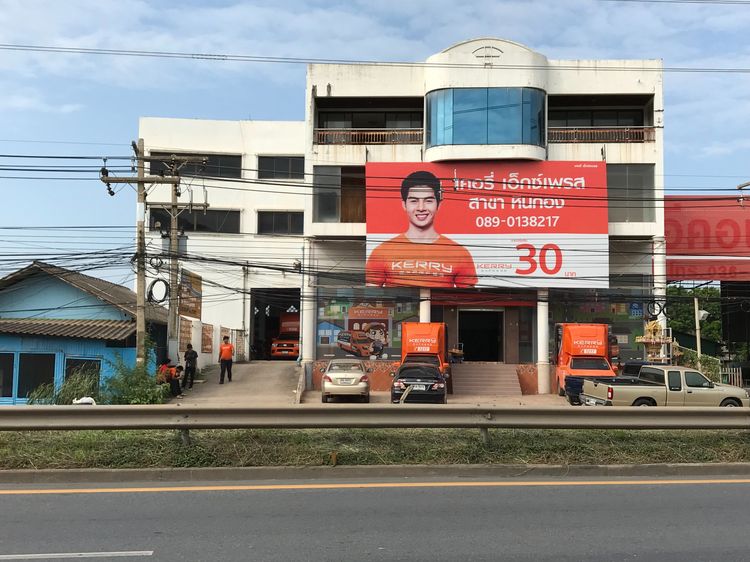 ให้เช่าหรือขาย อาคารทำเลดี สวยเด่น เป็นสง่าราศี (พื้นที่ใช้สอยเกือบ 2,000 ตร.ม.)