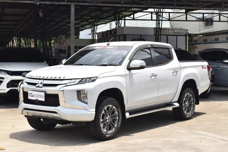 Mitsubishi Triton 2019 2.4 GT Plus Pickup ดีเซล ไม่ติดแก๊ส เกียร์ธรรมดา ขาว รูปที่ 2