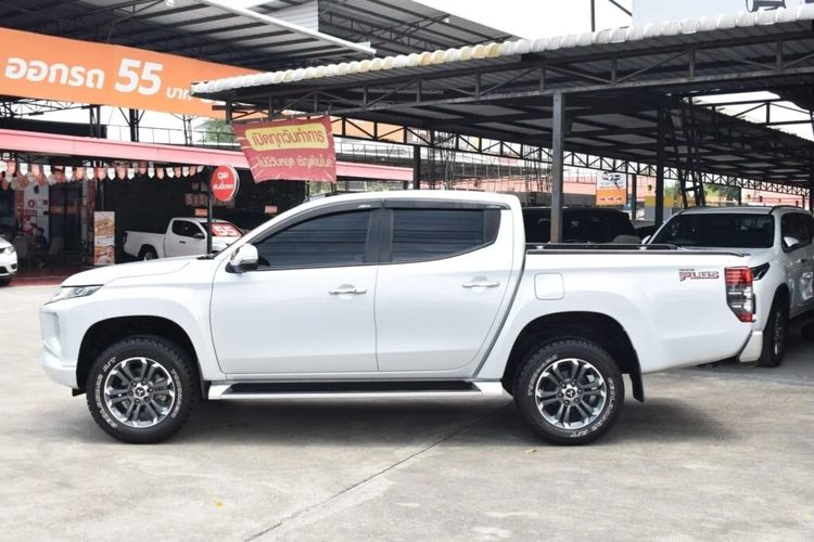 Mitsubishi Triton 2019 2.4 GT Plus Pickup ดีเซล ไม่ติดแก๊ส เกียร์ธรรมดา ขาว รูปที่ 3
