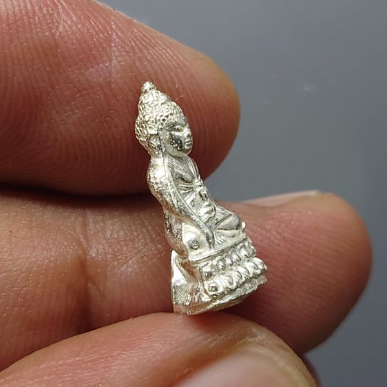 พระชัยวัฒน์ หลวงพ่อเกษม เขมโก สุสานไตรลักษณ์ ลำปาง รุ่น ญสส. ปี2533 เนื้อเงิน พร้อมตลับเดิม รูปที่ 4