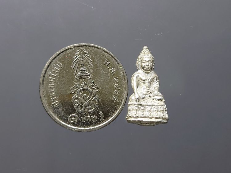 พระชัยวัฒน์ หลวงพ่อเกษม เขมโก สุสานไตรลักษณ์ ลำปาง รุ่น ญสส. ปี2533 เนื้อเงิน พร้อมตลับเดิม รูปที่ 6