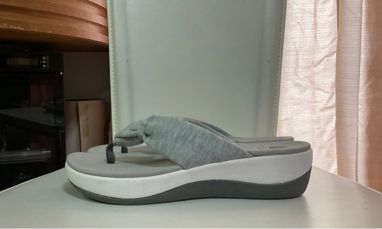 รองเท้าแตะหูหนีบ Clarks