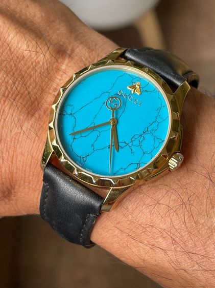 GUCCI G Timeless Coral Blue Dial Leather Strap Men’s Watch 38 mm YA126462 รูปที่ 16