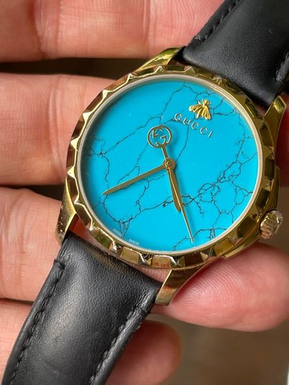 GUCCI G Timeless Coral Blue Dial Leather Strap Men’s Watch 38 mm YA126462 รูปที่ 11