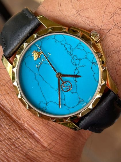 GUCCI G Timeless Coral Blue Dial Leather Strap Men’s Watch 38 mm YA126462 รูปที่ 18