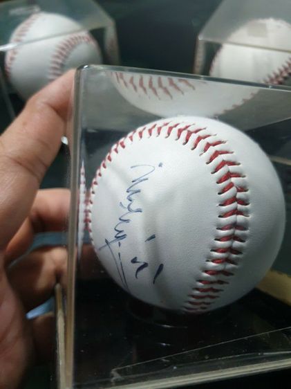 รูปเบสบอลที่ระลึกพร้อมลายเซ็นนักกีฬาเบสบอลชาวญี่ปุ่น made in Japan 5 ลูก เหมาสร้อยคอช่วยเสริมความมั่งคั่ง จากไต้หวัน ใช่ขาย 500 บาทพร้อมส่ง รูปที่ 11