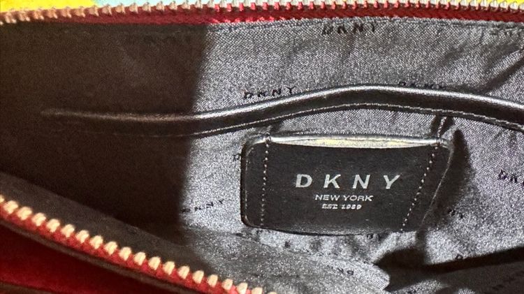 กระเป๋าสะพาย DKNY ของแท้ ซื้อจากช็อป รูปที่ 6
