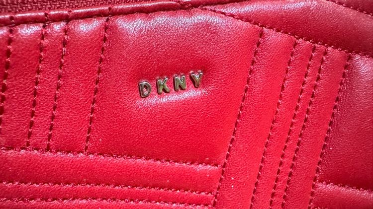 กระเป๋าสะพาย DKNY ของแท้ ซื้อจากช็อป รูปที่ 2