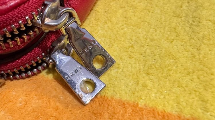 กระเป๋าสะพาย DKNY ของแท้ ซื้อจากช็อป รูปที่ 12