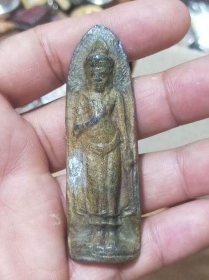 พระร่วงหลังรางปืนกรุลพบุรี