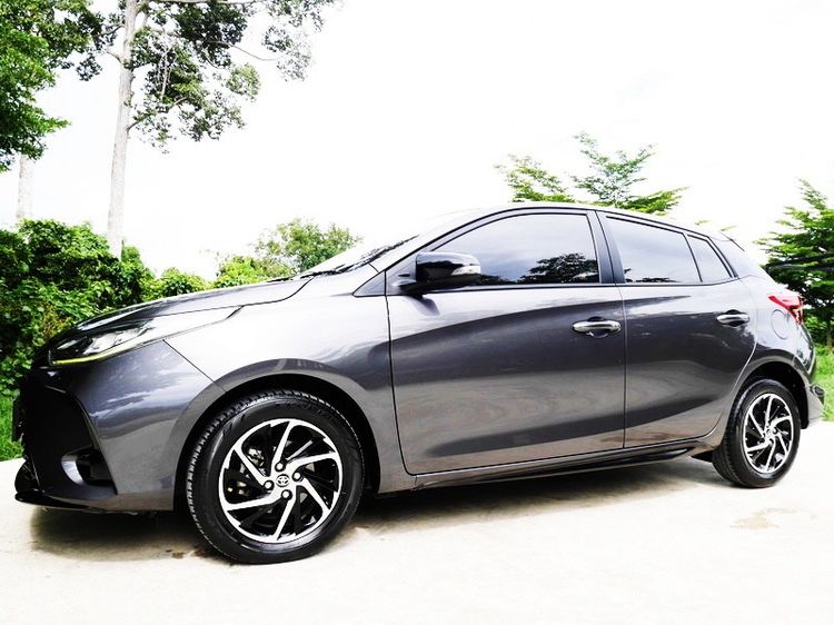 รถ Toyota Yaris 1.2 Sport Premium สี เทา