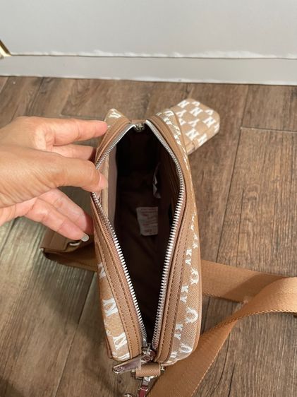 กระเป๋า MLB สีเบจ รูปที่ 7