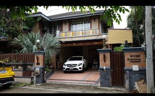 ขาย บ้านเดี่ยว 2 ชั้น 2 หลัง รวม  100  ตร.ว. หลังใหญ่ที่สุดใน หมู่บ้านโฮมเพลสรังสิต   ติดสถานีรถไฟฟ้าสายสีแดง เดินได้ไม่ถึง 5 นาที   ตรงข้าม