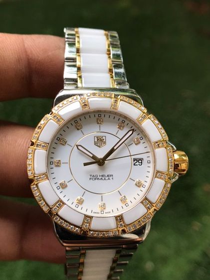 Tag​ Heuer​ ​F1Quartz 2k Gold White Ceramic Full Diamond White Dial WAH1221(36mm.)🇨🇭🇨🇭
  รูปที่ 7