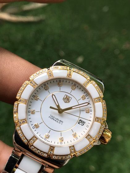Tag​ Heuer​ ​F1Quartz 2k Gold White Ceramic Full Diamond White Dial WAH1221(36mm.)🇨🇭🇨🇭
  รูปที่ 5