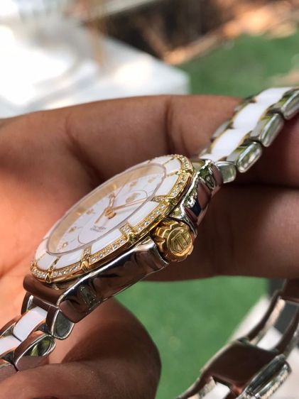 Tag​ Heuer​ ​F1Quartz 2k Gold White Ceramic Full Diamond White Dial WAH1221(36mm.)🇨🇭🇨🇭
  รูปที่ 10