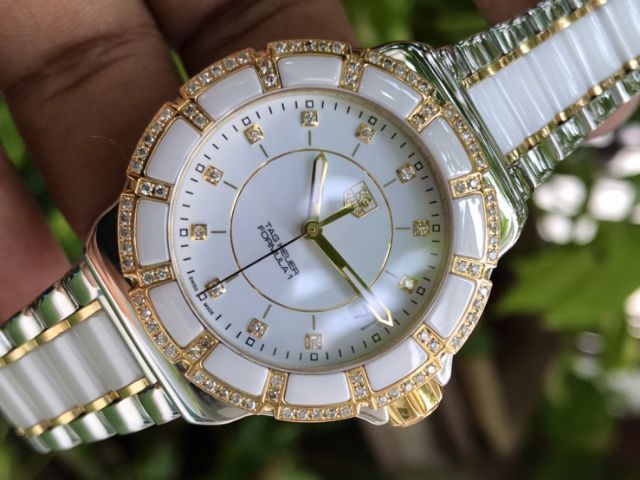 Tag​ Heuer​ ​F1Quartz 2k Gold White Ceramic Full Diamond White Dial WAH1221(36mm.)🇨🇭🇨🇭
  รูปที่ 2