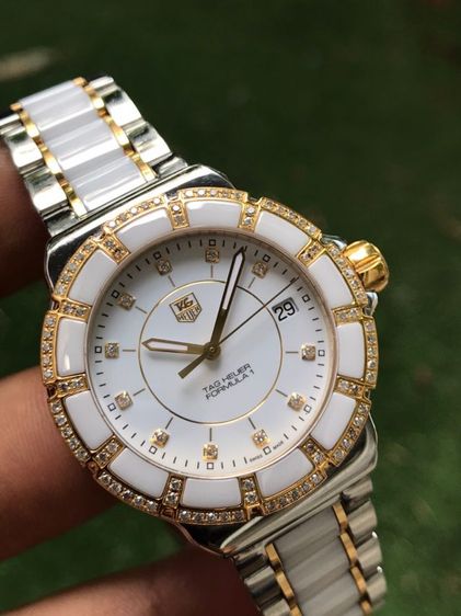 Tag​ Heuer​ ​F1Quartz 2k Gold White Ceramic Full Diamond White Dial WAH1221(36mm.)🇨🇭🇨🇭
  รูปที่ 8