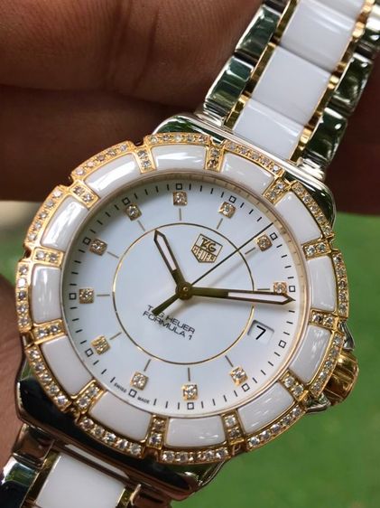Tag​ Heuer​ ​F1Quartz 2k Gold White Ceramic Full Diamond White Dial WAH1221(36mm.)🇨🇭🇨🇭
  รูปที่ 3