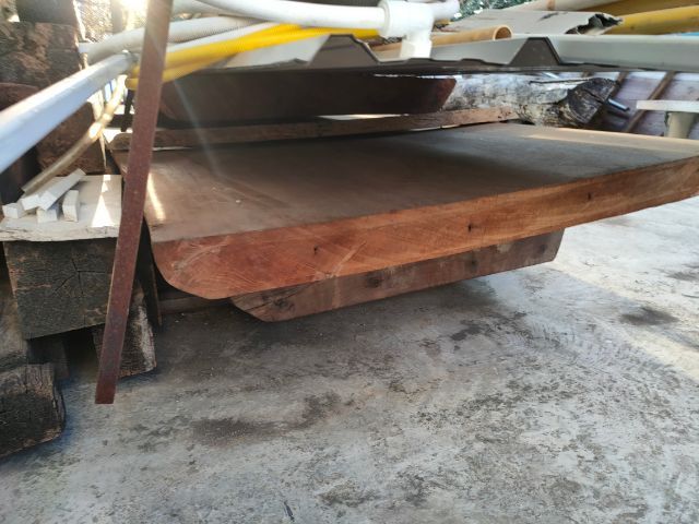 ไม้แผ่นใหญ่และยาวมากกว่า250เซ็นติเมตรหลายแผ่นใช้ทำโต๊ะประชุม รูปที่ 4