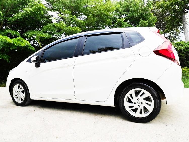 Honda Jazz 2016 1.5 V i-VTEC Sedan เบนซิน ไม่ติดแก๊ส เกียร์อัตโนมัติ ขาว รูปที่ 3