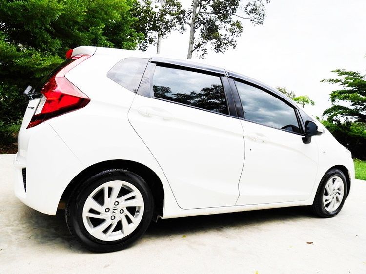 Honda Jazz 2016 1.5 V i-VTEC Sedan เบนซิน ไม่ติดแก๊ส เกียร์อัตโนมัติ ขาว รูปที่ 4
