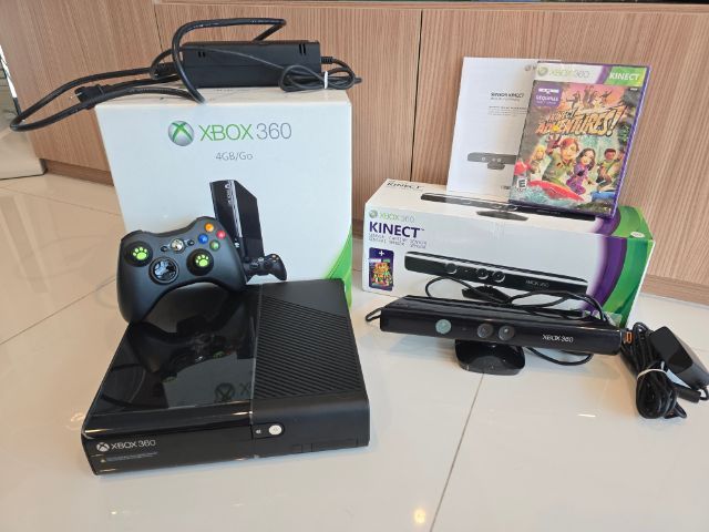 เครื่องเกมส์ Xbox เชื่อมต่อไร้สายได้ XBOX 360 SLIM E + กล้อง Kinect พร้อมเกมเต็มความจุ 🎮🎉