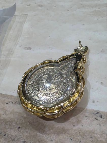 หลวงปู่เเหวนฝังเพชรแท้ รูปที่ 2