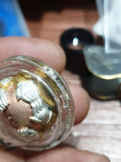 ลูกสะกดหนุมาน หลวงพ่อจอน วัดบุญฤิทธิ์ โคราช สามกษัติย์ อุดมสารใต้ฐานพร้อมเลี่ยม เลี่ยมด้านหลังแตกเป็นตำหนิ พระแท้ดูง่าย ตอกโค๊ตหมายเลขชัดเจน รูปที่ 8