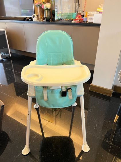 อุปกรณ์สำหรับเด็กและทารก โต๊ะ เก้าอี้ กินข้าวเด็ก พกพา ปรับระดับได้ มือสอง