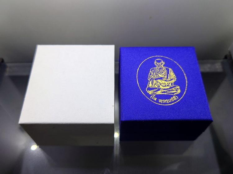 สมเด็จพระพุฒาจารย์ (โต พรหมรังสี) พิมพ์คะแนน เนื้อเงินขัดเงา พ่นทราย อนุสรณ์ ๑๒๘ ปี วัดเกศไชโย พ.ศ.2543 กล่องเดิม รูปที่ 9