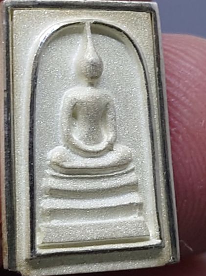 สมเด็จพระพุฒาจารย์ (โต พรหมรังสี) พิมพ์คะแนน เนื้อเงินขัดเงา พ่นทราย อนุสรณ์ ๑๒๘ ปี วัดเกศไชโย พ.ศ.2543 กล่องเดิม รูปที่ 6