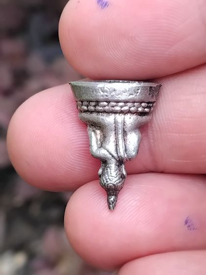 พระชัยวัฒน์ หลวงพ่อโต เนื้อเงิน ขนาดเล็ก มีน้ำหนัก สภาพสวยสมบูรณ์ ผิวเดิม เก่า แท้ หายาก ไม่รู้ที่ รูปที่ 6