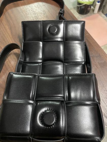 กระเป๋าคอสบอดี้ของBottega Veneta💯📌📌 รูปที่ 17
