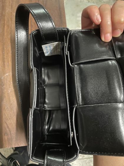 กระเป๋าคอสบอดี้ของBottega Veneta💯📌📌 รูปที่ 12