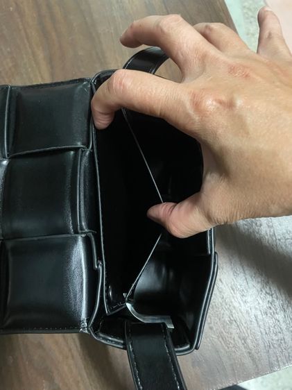 กระเป๋าคอสบอดี้ของBottega Veneta💯📌📌 รูปที่ 10