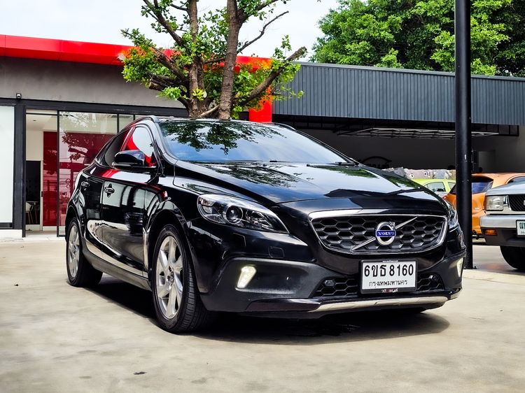 รถ Volvo V40 2.0 Cross Country T5 สี ดำ