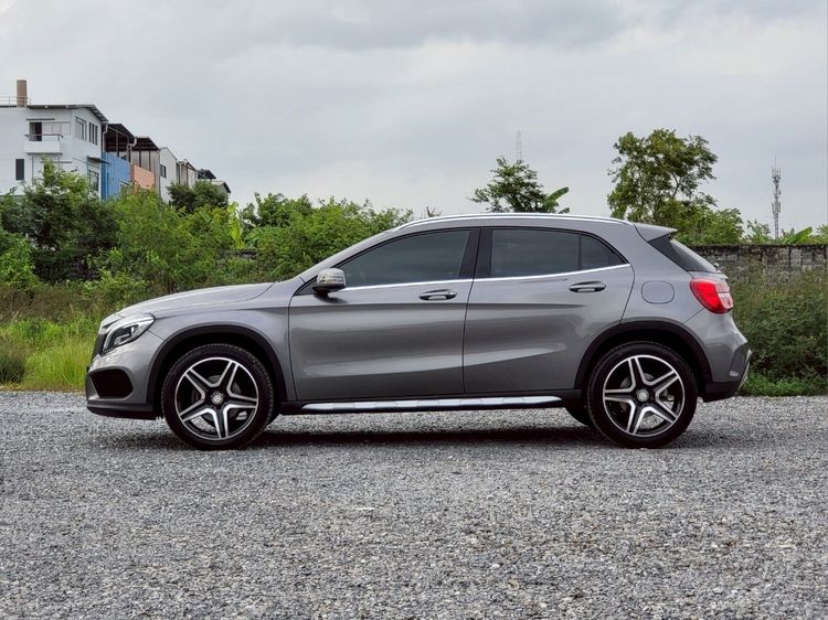 Mercedes-Benz GLA-Class 2017 GLA200 Sedan เบนซิน ไม่ติดแก๊ส เกียร์อัตโนมัติ เทา รูปที่ 3
