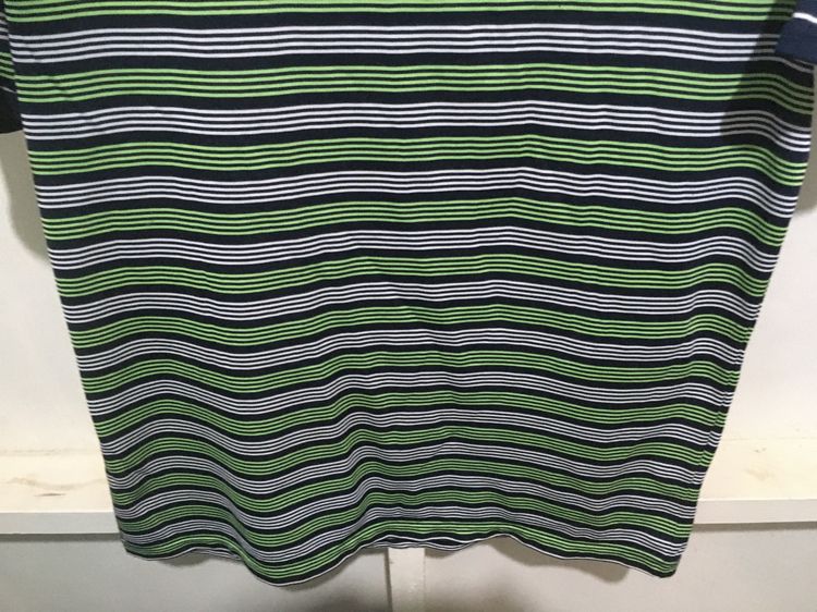 เสื้อยืด ลายริ้ว แบรนด์ UNIQLO สีดำขาวเขียว รูปที่ 4