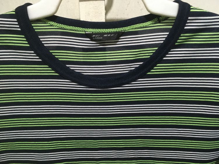 เสื้อยืด ลายริ้ว แบรนด์ UNIQLO สีดำขาวเขียว รูปที่ 3