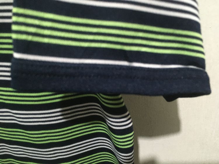 เสื้อยืด ลายริ้ว แบรนด์ UNIQLO สีดำขาวเขียว รูปที่ 5
