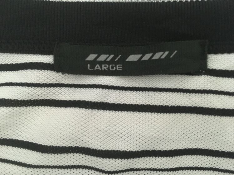 เสื้อยืด ลายริ้ว แบรนด์ UNIQLO สีดำขาว รูปที่ 7