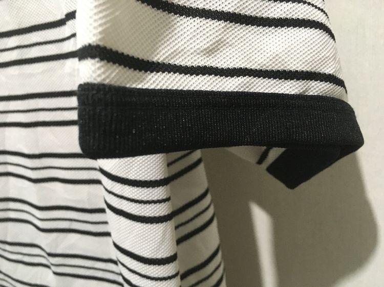 เสื้อยืด ลายริ้ว แบรนด์ UNIQLO สีดำขาว รูปที่ 6