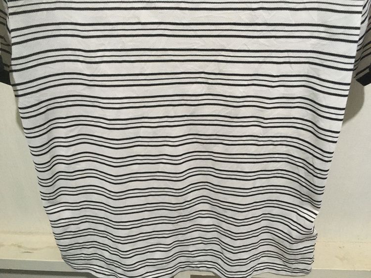 เสื้อยืด ลายริ้ว แบรนด์ UNIQLO สีดำขาว รูปที่ 4