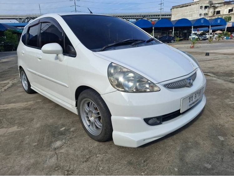 รถ Honda Jazz 1.5 E i-DSi สี ขาว
