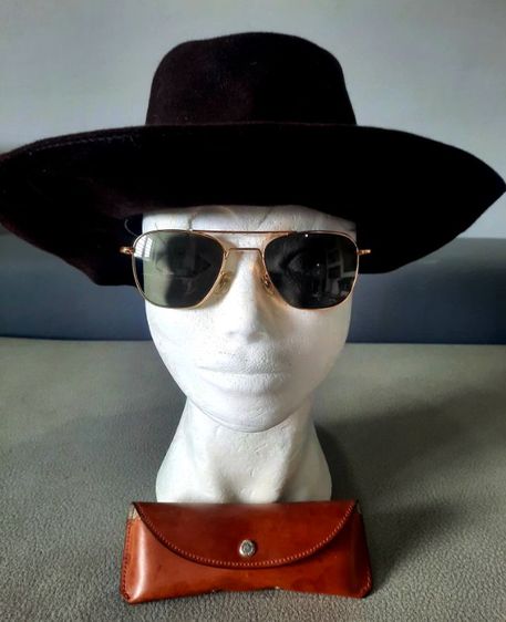 ขอขายแว่นตากันแดดแบรนด์เนมปี70sวินเทจ Randolph engineering Aviator. made in USA ของแท้ขนาดกระจก 50.5 มม.ตัวก้านเป็นวัตถุทองกระจกแท้