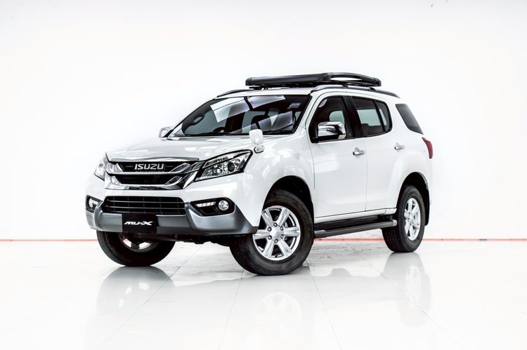 รถ Isuzu MU-X 3.0 สี ขาว