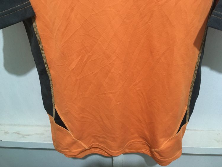 เสื้อคอกลม แบรนด์ MILLET สีส้มแถบดำ รูปที่ 4